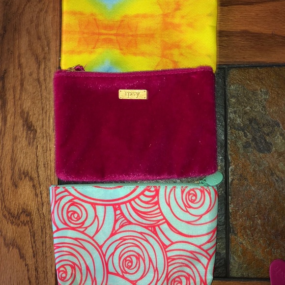 FREE with purchase over $50. Make-up bag. - Picture 3 of 4